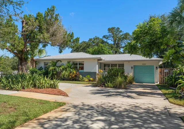 Photo 1 of Single family home for sale at 2534 Bayside Dr S, Saint Petersburg, FL 33705 | MLS# TB8557390 | Listing updated on 2026-10-15