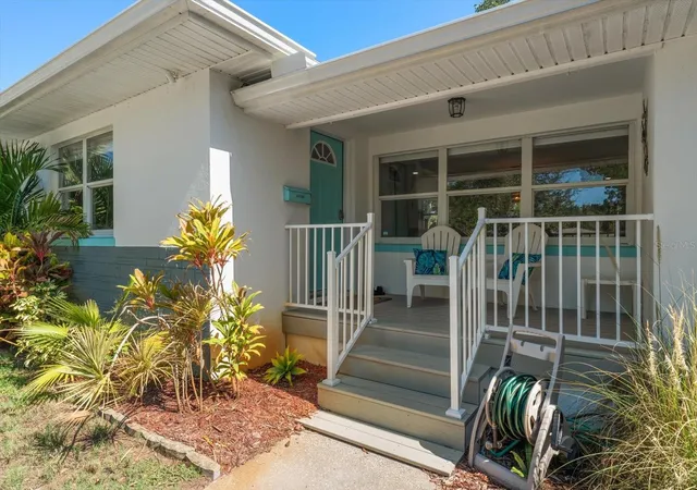 Photo 2 of Single family home for sale at 2534 Bayside Dr S, Saint Petersburg, FL 33705 | MLS# TB8557390 | Listing updated on 2026-10-15