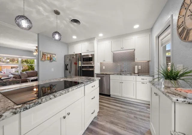 Photo 4 of Single family home for sale at 2534 Bayside Dr S, Saint Petersburg, FL 33705 | MLS# TB8557390 | Listing updated on 2026-10-15