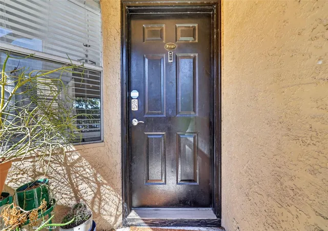 Photo 4 of Condo for sale at 2400 Feather Sound Dr #1121, Clearwater, FL 33762 | MLS# TB8557398 | Listing updated on 2026-10-20