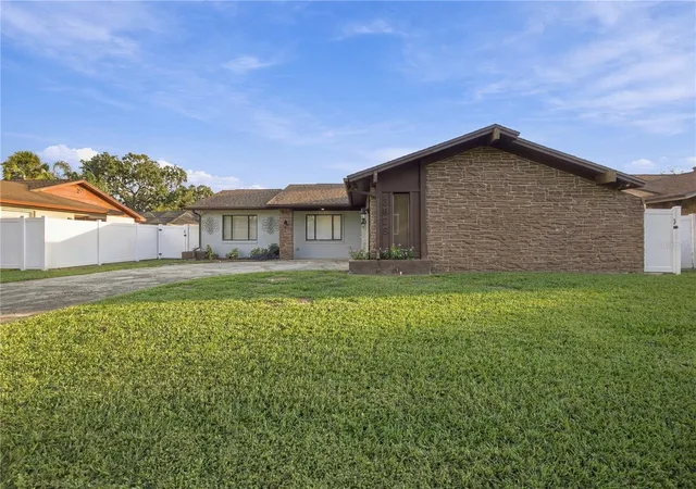 Photo 2 of Single family home for sale at 3628 Coppertree Cir, Brandon, FL 33511 | MLS# TB8557408 | Listing updated on 2026-10-23