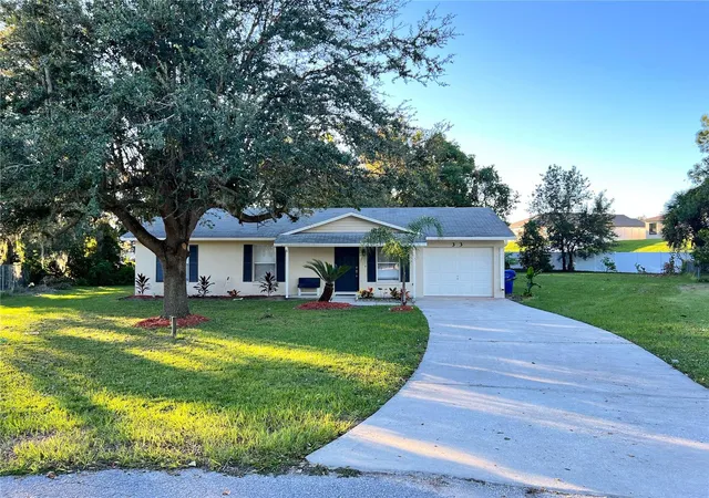 Photo 1 of Single family home for sale at 33 Lakeview Ct, Mascotte, FL 34753 | MLS# O6449364 | Listing updated on 2026-10-14