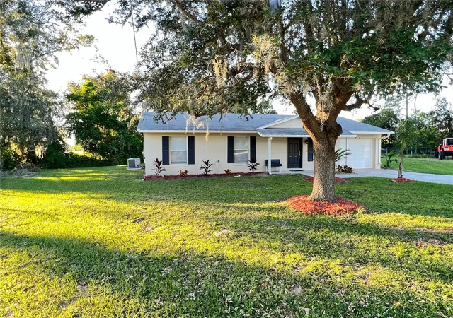 Photo 2 of Single family home for sale at 33 Lakeview Ct, Mascotte, FL 34753 | MLS# O6449364 | Listing updated on 2026-10-14
