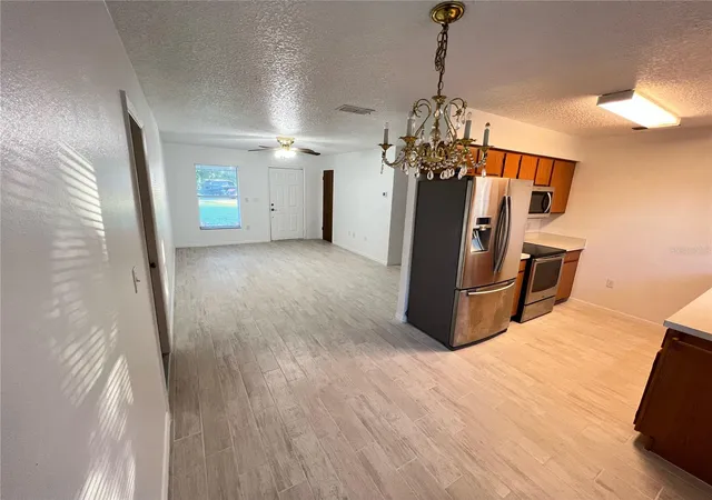 Photo 3 of Single family home for sale at 33 Lakeview Ct, Mascotte, FL 34753 | MLS# O6449364 | Listing updated on 2026-10-14