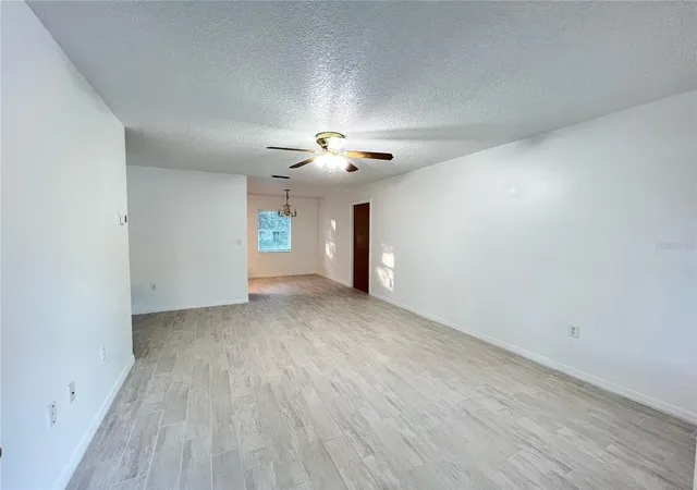 Photo 4 of Single family home for sale at 33 Lakeview Ct, Mascotte, FL 34753 | MLS# O6449364 | Listing updated on 2026-10-14