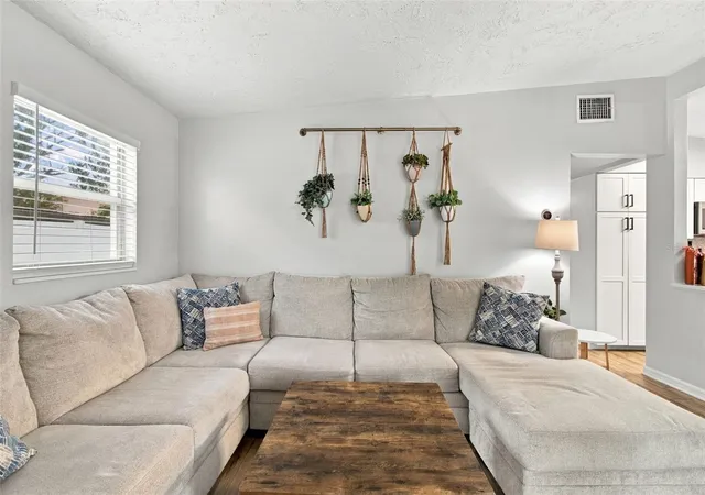 Photo 4 of Single family home for sale at 3306 Nakora Dr, Tampa, FL 33618 | MLS# TB8557421 | Listing updated on 2026-10-21