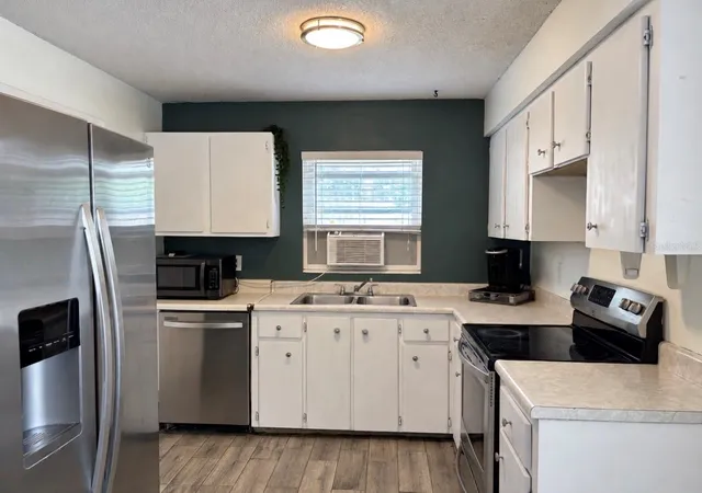 Photo 2 of Single family home for sale at 6745 Larch Ln, Orlando, FL 32807 | MLS# O6449382 | Listing updated on 2026-10-21