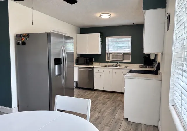 Photo 4 of Single family home for sale at 6745 Larch Ln, Orlando, FL 32807 | MLS# O6449382 | Listing updated on 2026-10-21