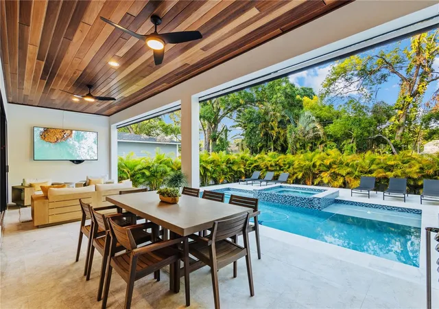 Photo 1 of Single family home for sale at 1009 W Coral St, Tampa, FL 33602 | MLS# TB8557443 | Listing updated on 2026-10-16