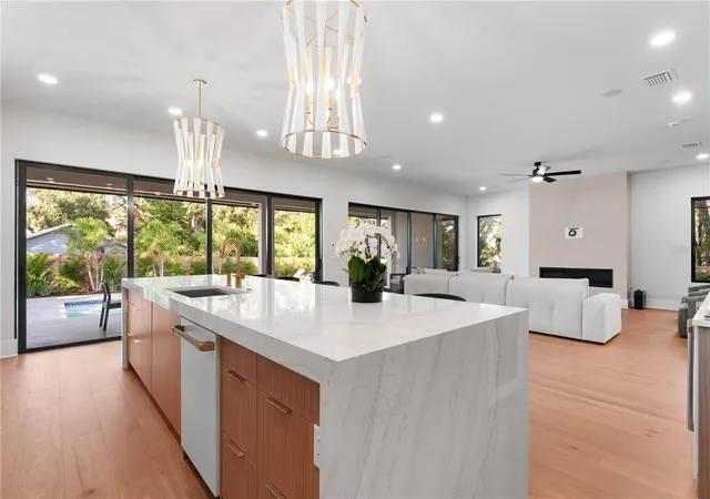 Photo 3 of Single family home for sale at 1009 W Coral St, Tampa, FL 33602 | MLS# TB8557443 | Listing updated on 2026-10-16