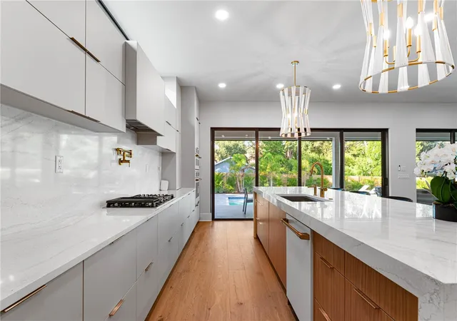 Photo 4 of Single family home for sale at 1009 W Coral St, Tampa, FL 33602 | MLS# TB8557443 | Listing updated on 2026-10-16