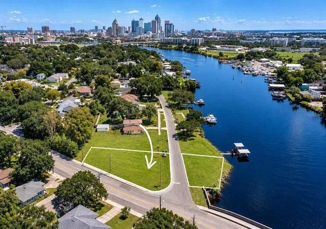 Photo 2 of Single family home for sale at 2519 N Riverside Dr, Tampa, FL 33602 | MLS# TB8557453 | Listing updated on 2026-10-24