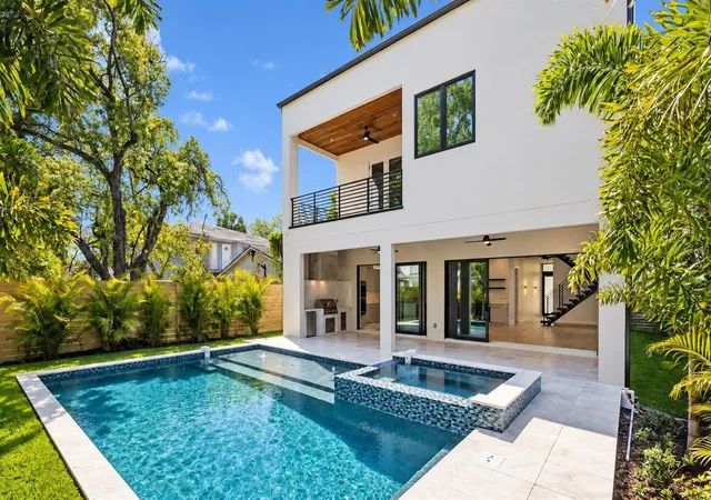 Photo 4 of Single family home for sale at 2519 N Riverside Dr, Tampa, FL 33602 | MLS# TB8557453 | Listing updated on 2026-10-24