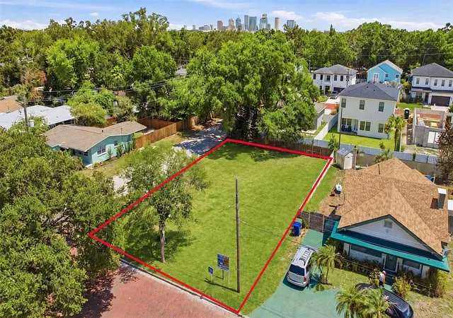 Photo 2 of Single family home for sale at 904 W Fribley St, Tampa, FL 33603 | MLS# TB8557454 | Listing updated on 2026-10-24