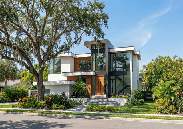 Photo 1 of Mansion for sale at 5002 W Poe Ave, Tampa, FL 33629 | MLS# TB8557455 | Listing updated on 2026-10-24