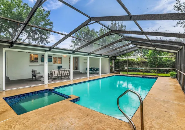 Photo 1 of Sale Pending at 3615 Neptune Dr, Orlando, FL 32804 | MLS# O6449394 | Listing updated on 2026-10-17