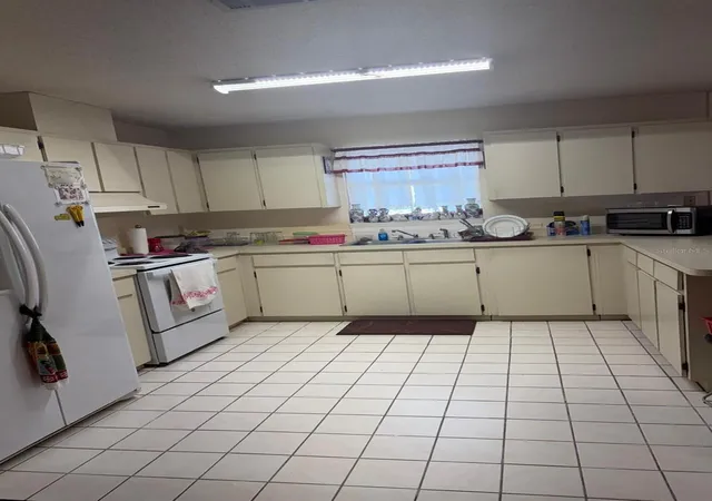 Photo 3 of Sale Pending at 104 S Observatory Dr, Orlando, FL 32835 | MLS# O6449396 | Listing updated on 2026-10-17