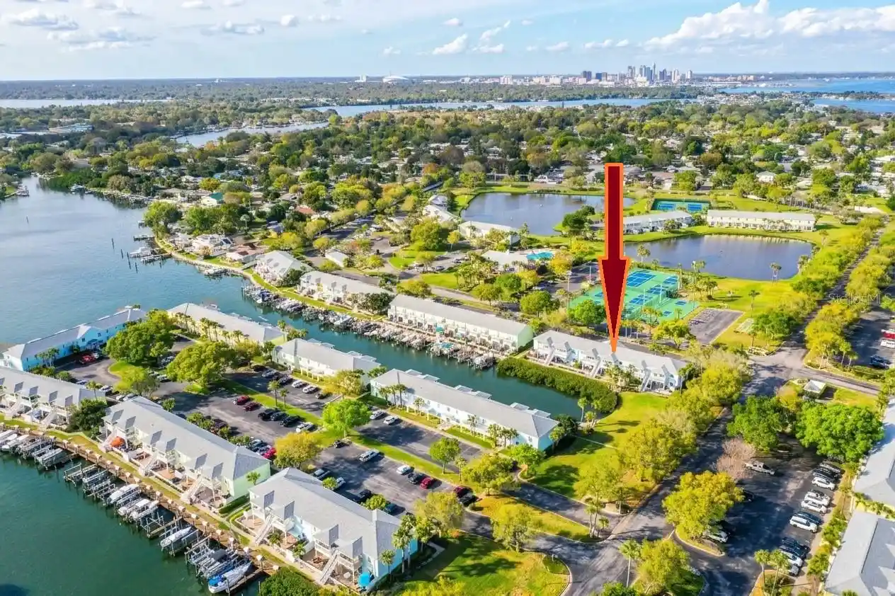 Listing Photo 2 - Condo for sale in 4985 Cobia Dr Se located at 4985 Cobia Dr Se, ST PETERSBURG, FL 33705 - Unit 4985 Cobia Dr SE