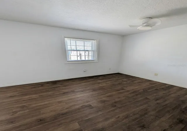 Listing Photo 5 - Condo for sale in building located at 4985 Cobia Dr Se, ST PETERSBURG, FL 33705 - Unit #B