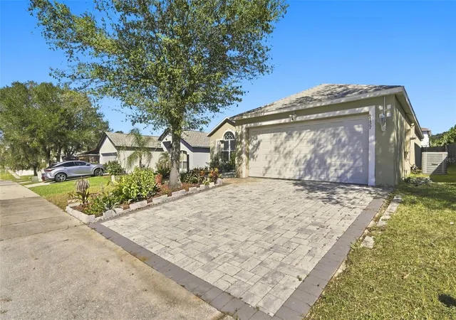 Photo 3 of Single family home for sale at 6737 Westlake Blvd, Orlando, FL 32810 | MLS# O6449403 | Listing updated on 2026-10-27