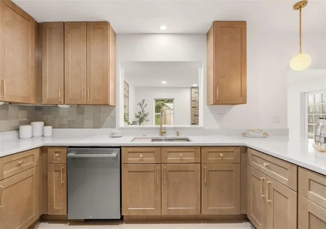 Photo 3 of Single family home for sale at 616 Lake Howell Rd, Maitland, FL 32751 | MLS# O6449406 | Listing updated on 2026-10-24