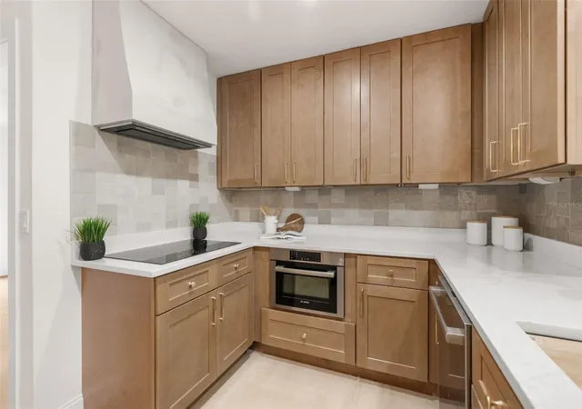 Photo 2 of Single family home for sale at 616 Lake Howell Rd, Maitland, FL 32751 | MLS# O6449406 | Listing updated on 2026-10-24