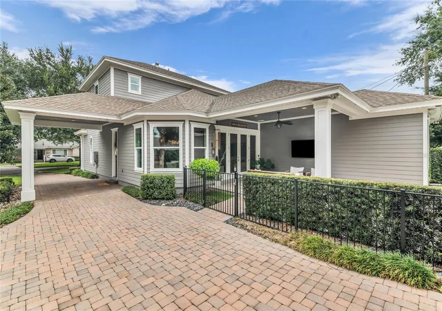 Photo 4 of Sale Pending at 1206 Stetson St, Orlando, FL 32804 | MLS# O6449408 | Listing updated on 2026-10-19