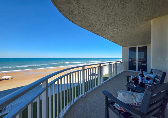 Listing Photo 4 - Condo for sale in building located at 2545 S Atlantic Ave, Daytona Beach, FL 32118 - Unit #403