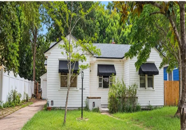 Photo 1 of Single family home for sale at 2217 Princeton Ct, Orlando, FL 32804 | MLS# O6449418 | Listing updated on 2026-10-20