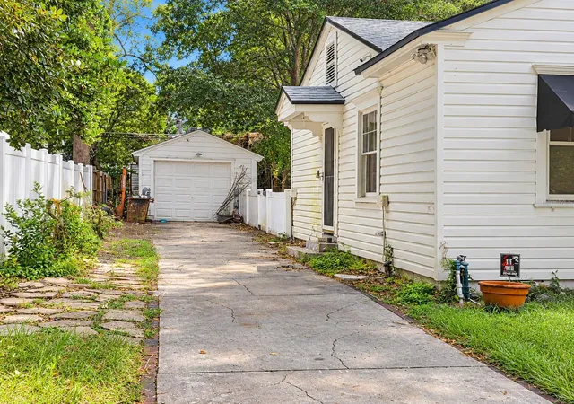 Photo 2 of Single family home for sale at 2217 Princeton Ct, Orlando, FL 32804 | MLS# O6449418 | Listing updated on 2026-10-20