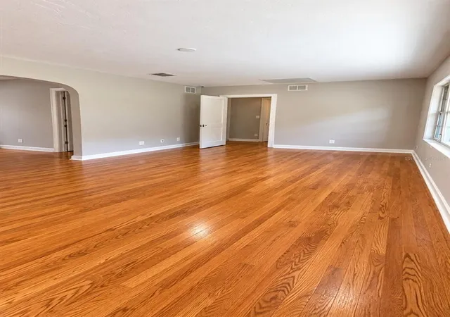 Photo 4 of Single family home for sale at 2217 Princeton Ct, Orlando, FL 32804 | MLS# O6449418 | Listing updated on 2026-10-20