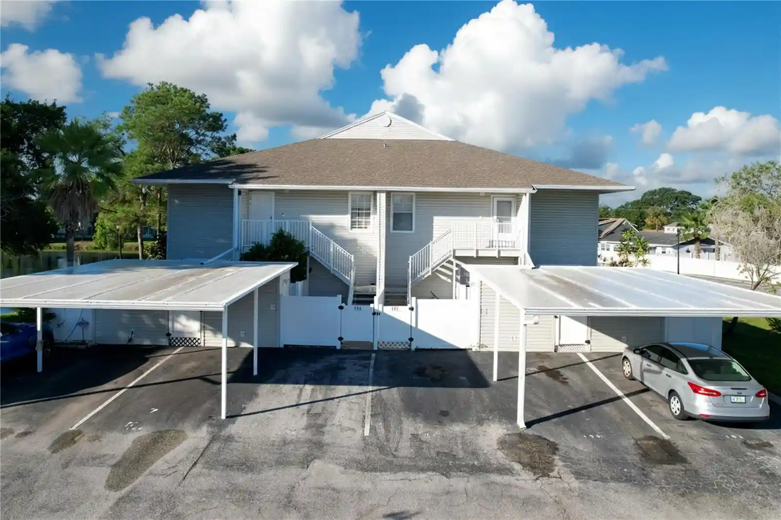 Listing Photo 2 - Condo for sale in 8350 Savannah Trace Cir located at 8350 Savannah Trace Cir, Tampa, FL 33615 - Unit #102