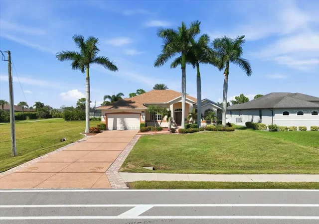 Photo 2 of Single family home for sale at 185 Rotonda Blvd E, Rotonda West, FL 33947 | MLS# D6149152 | Listing updated on 2026-10-15