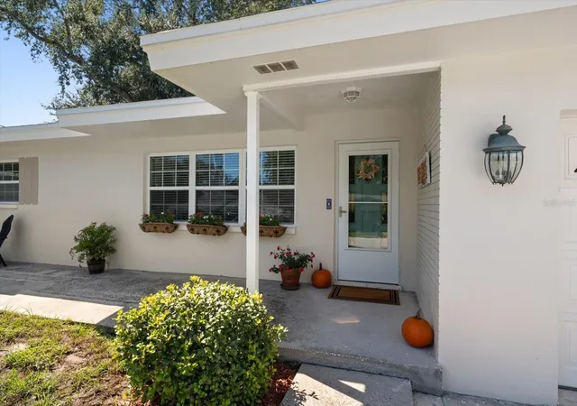 Photo 1 of Single family home for sale at 1706 Owen Dr, Clearwater, FL 33759 | MLS# TB8557503 | Listing updated on 2026-10-15