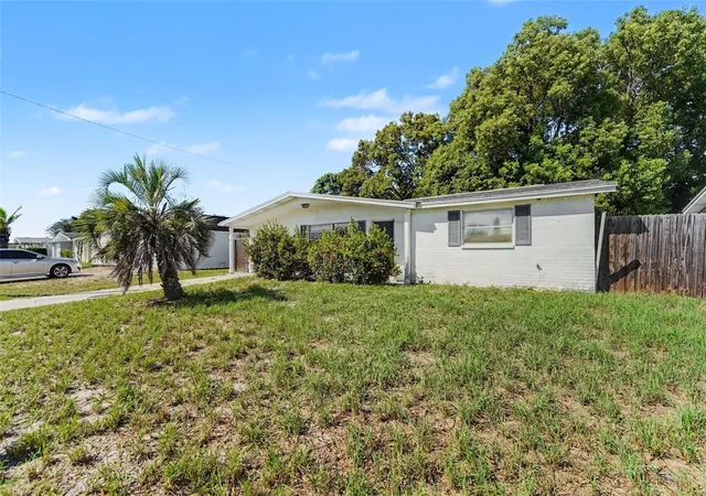 Photo 2 of Single family home for sale at 5145 Manor Dr, New Port Richey, FL 34652 | MLS# TB8557506 | Listing updated on 2026-10-14