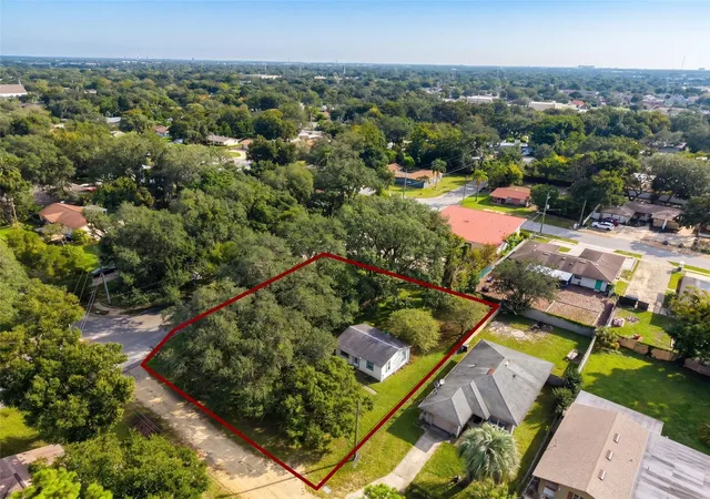 Photo 4 of Sale Pending at 819 Kirk St, Orlando, FL 32808 | MLS# S5159415 | Listing updated on 2026-10-27