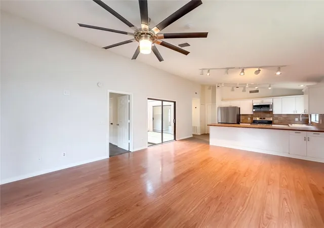 Photo 3 of Single family home for sale at 1309 Keel Pl, Valrico, FL 33594 | MLS# O6449437 | Listing updated on 2026-10-14