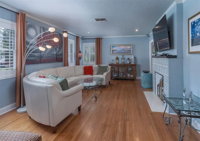 Photo 2 of Single family home for sale at 1411 Devon Rd, Winter Park, FL 32789 | MLS# O6449441 | Listing updated on 2026-10-28