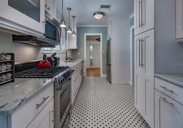 Photo 3 of Single family home for sale at 1411 Devon Rd, Winter Park, FL 32789 | MLS# O6449441 | Listing updated on 2026-10-28