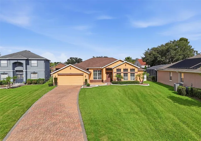 Photo 2 of Single family home for sale at 14531 Riviera Pointe Dr, Orlando, FL 32828 | MLS# S5159417 | Listing updated on 2026-10-15