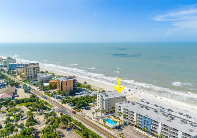 Listing Photo 4 - Condo for sale in building located at 19600 Gulf Blvd, INDIAN SHORES, FL 33785 - Unit #301