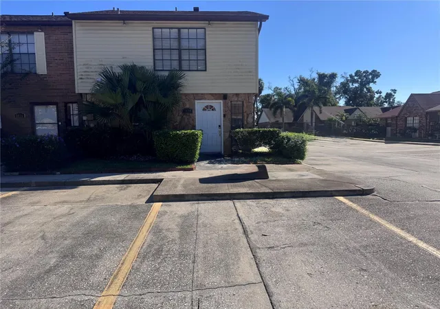 Townhouse for sale at 3418 Sunrise Villas Ct N, TAMPA, FL 33614 | MLS# TB8557521