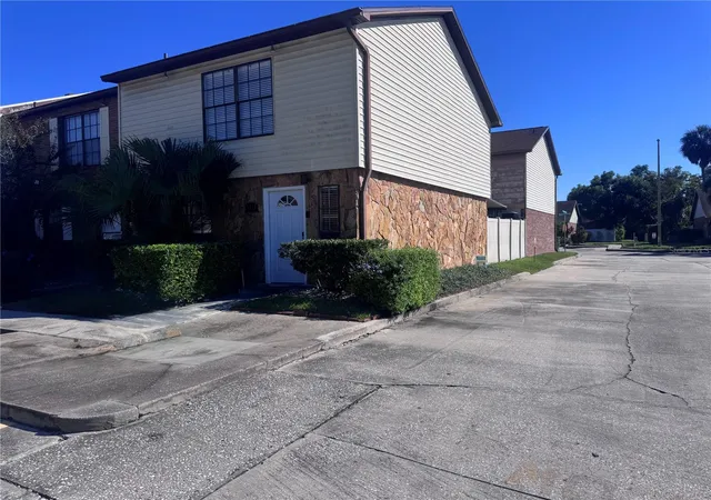 Photo 2 of Townhouse for sale at 3418 Sunrise Villas Ct N, Tampa, FL 33614 | MLS# TB8557521 | Listing updated on 2026-10-22