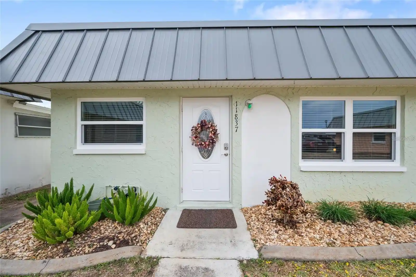 Listing Photo 1 - Condo for sale in 11837 Boynton Ln located at 11837 Boynton Ln, NEW PORT RICHEY, FL 34654 - Unit #11837