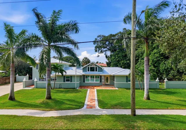 Single family home for sale at 6930 Bougainvilla Ave S, Saint Petersburg, FL 33707 | MLS# TB8557525