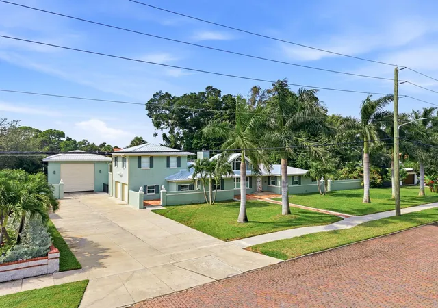Photo 1 of Single family home for sale at 6930 Bougainvilla Ave S, Saint Petersburg, FL 33707 | MLS# TB8557525 | Listing updated on 2026-10-14