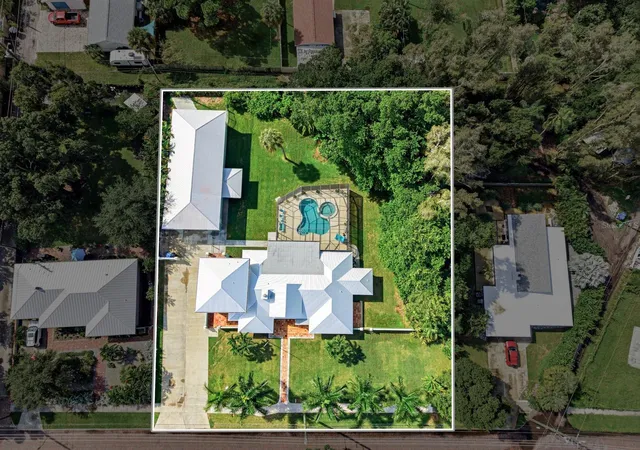 Photo 3 of Single family home for sale at 6930 Bougainvilla Ave S, Saint Petersburg, FL 33707 | MLS# TB8557525 | Listing updated on 2026-10-14