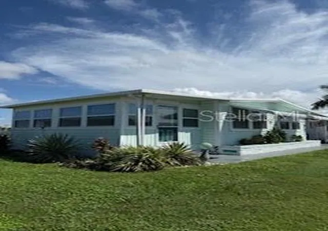 Manufactured home for sale at 620 57th Avenue W #B19, BRADENTON, FL 34207 | MLS# A4709375