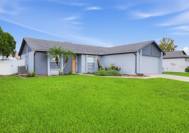 Single family home for sale at 1805 Lakewind Dr, BRANDON, FL 33510 | MLS# A4709378