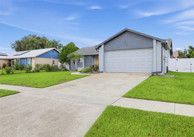 Photo 1 of Single family home for sale at 1805 Lakewind Dr, Brandon, FL 33510 | MLS# A4709378 | Listing updated on 2026-10-20